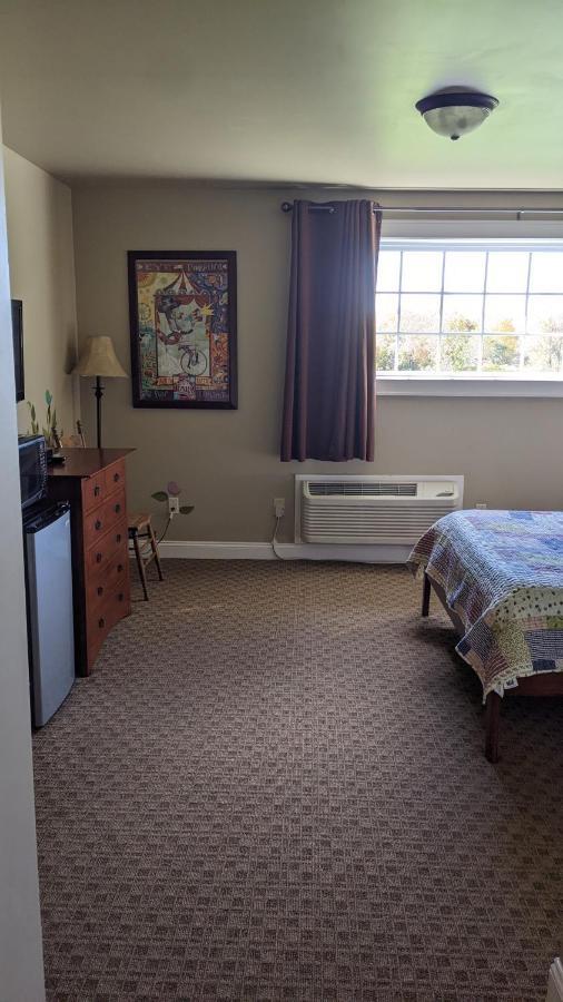 The Meadowlark Inn East Springfield Extérieur photo